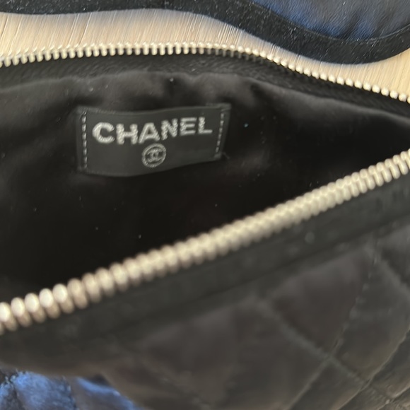 Chanel silk sleep mask & pouch - Picture 5 of 7